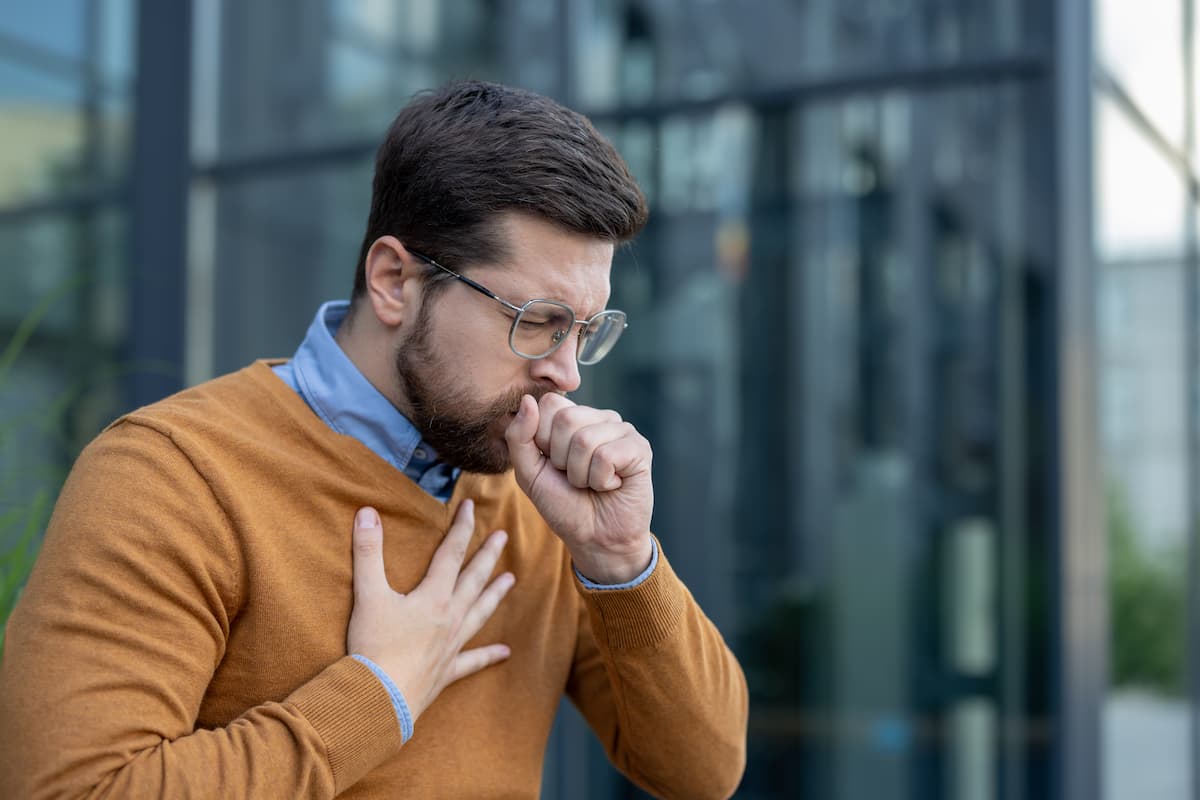 Arrêter de tousser en 5 minutes : conseils express pour apaiser une toux gênante