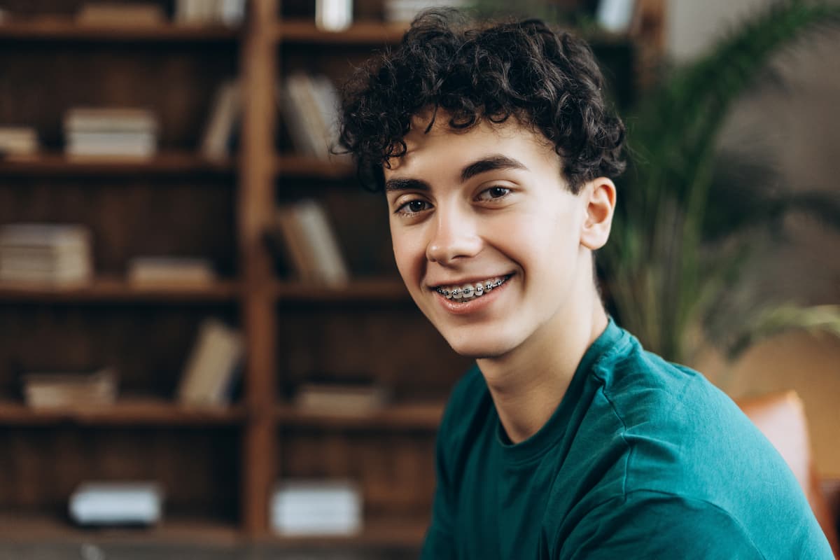 Invisalign pour les adolescents : pourquoi choisir cette solution orthodontique ?